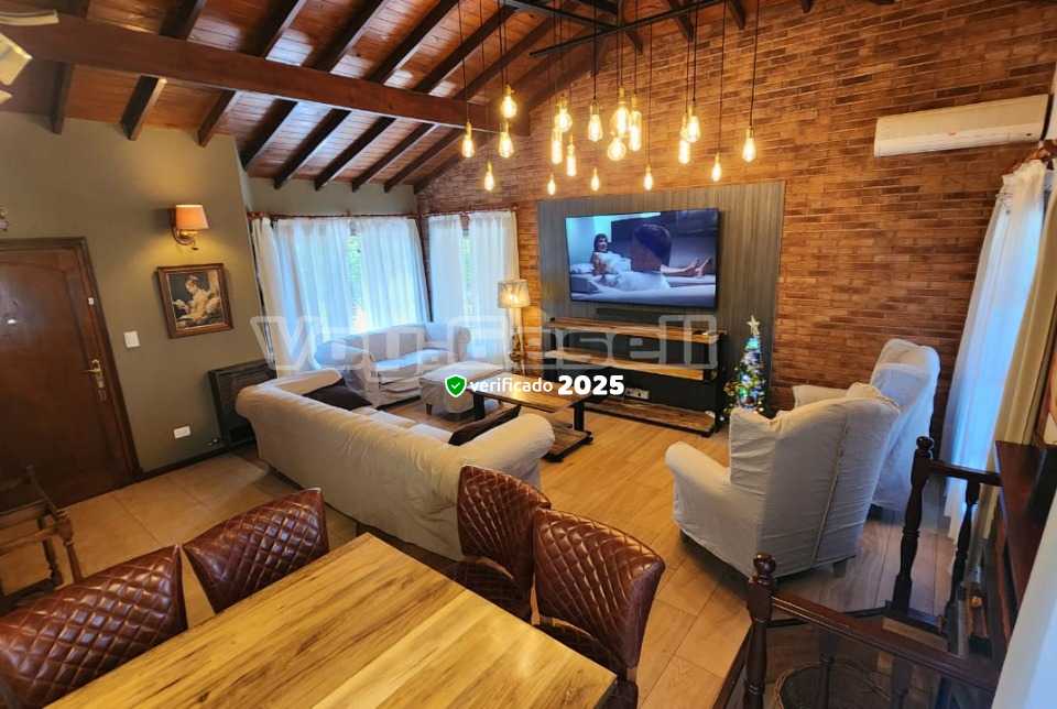 Alquilo Chalet Alegrina en Villa Gesell zona Centro a 800 mts de la Playa 