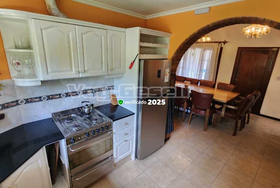 Alquilo Chalet Alegrina en Villa Gesell zona Centro a 800 mts de la Playa