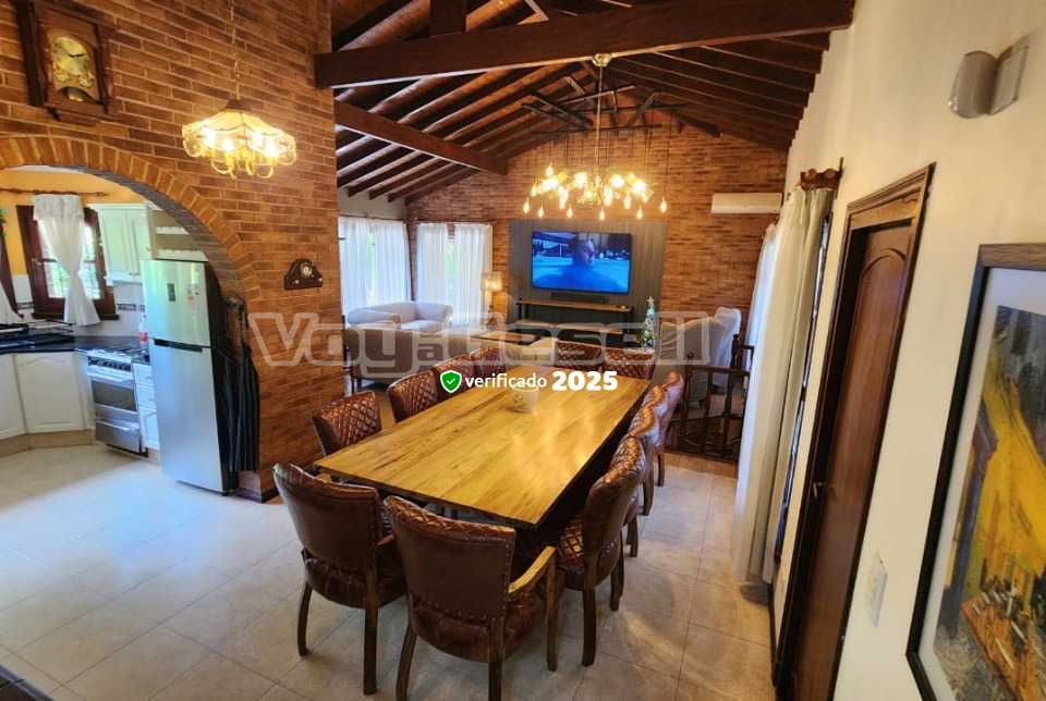 Alquilo Chalet Alegrina en Villa Gesell zona Centro a 800 mts de la Playa 