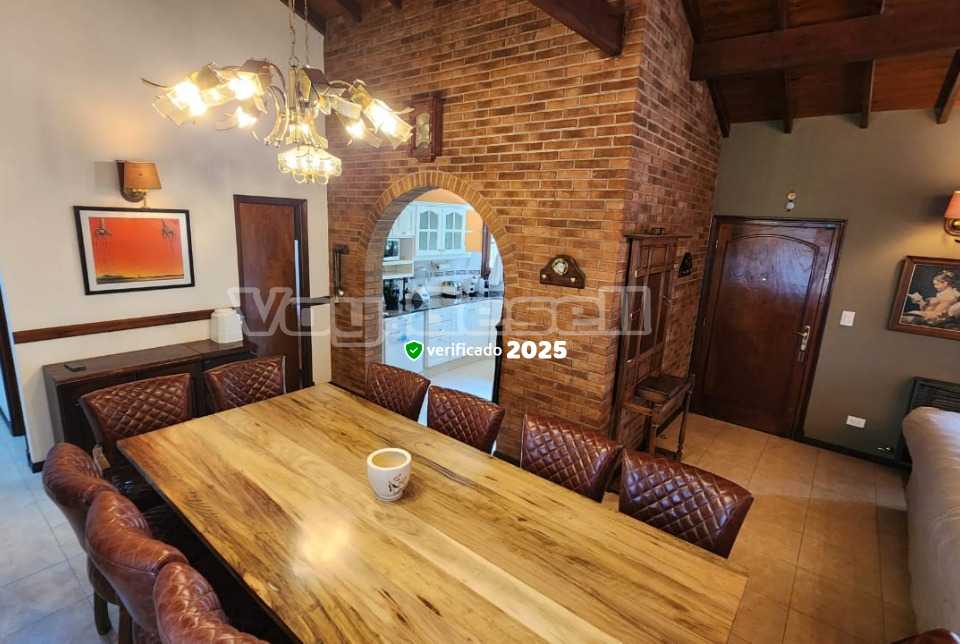 Alquilo Chalet Alegrina en Villa Gesell zona Centro a 800 mts de la Playa