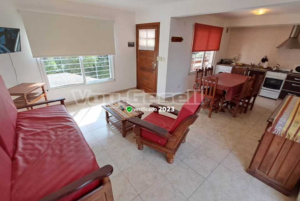 Alquilo Duplex Cuatro Estaciones Duplex en Villa Gesell zona Centro Comercial a 650 Mts de la Playa