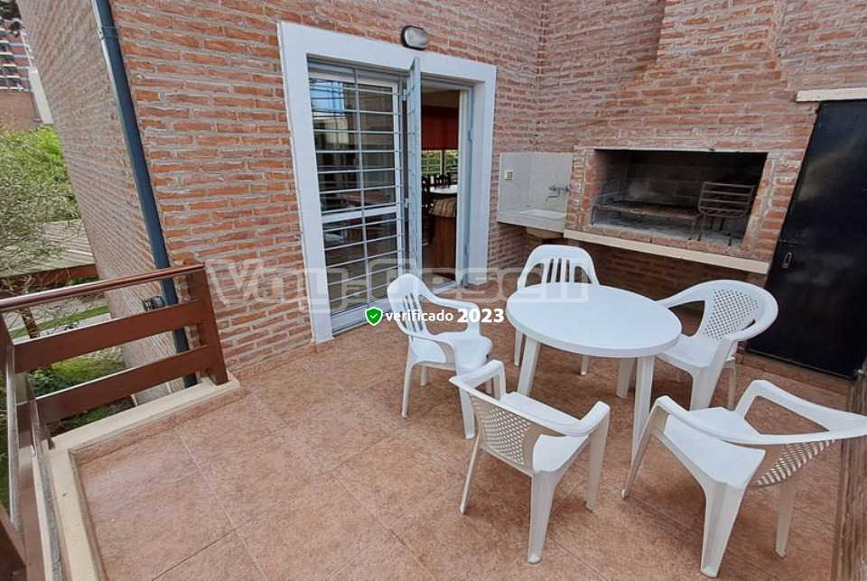 Alquilo Duplex Cuatro Estaciones Duplex en Villa Gesell zona Centro Comercial a 650 Mts de la Playa 