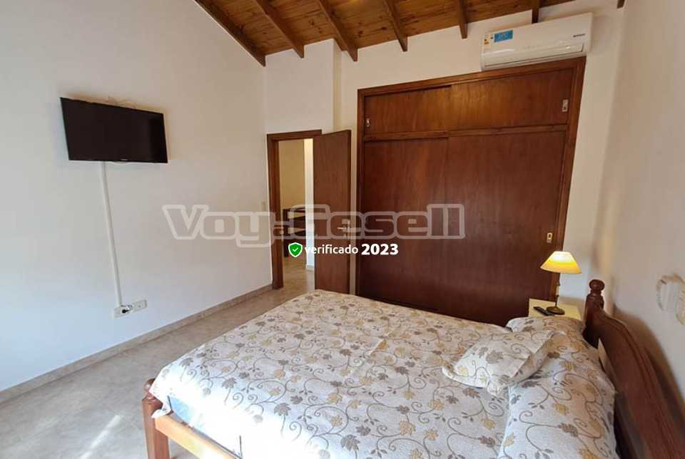 Alquilo Duplex Cuatro Estaciones Duplex en Villa Gesell zona Centro Comercial a 650 Mts de la Playa