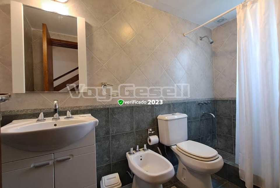 Alquilo Duplex Cuatro Estaciones Duplex en Villa Gesell zona Centro Comercial a 650 Mts de la Playa