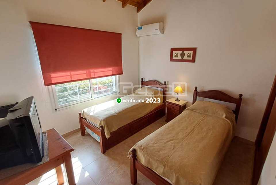 Alquilo Duplex Cuatro Estaciones Duplex en Villa Gesell zona Centro Comercial a 650 Mts de la Playa