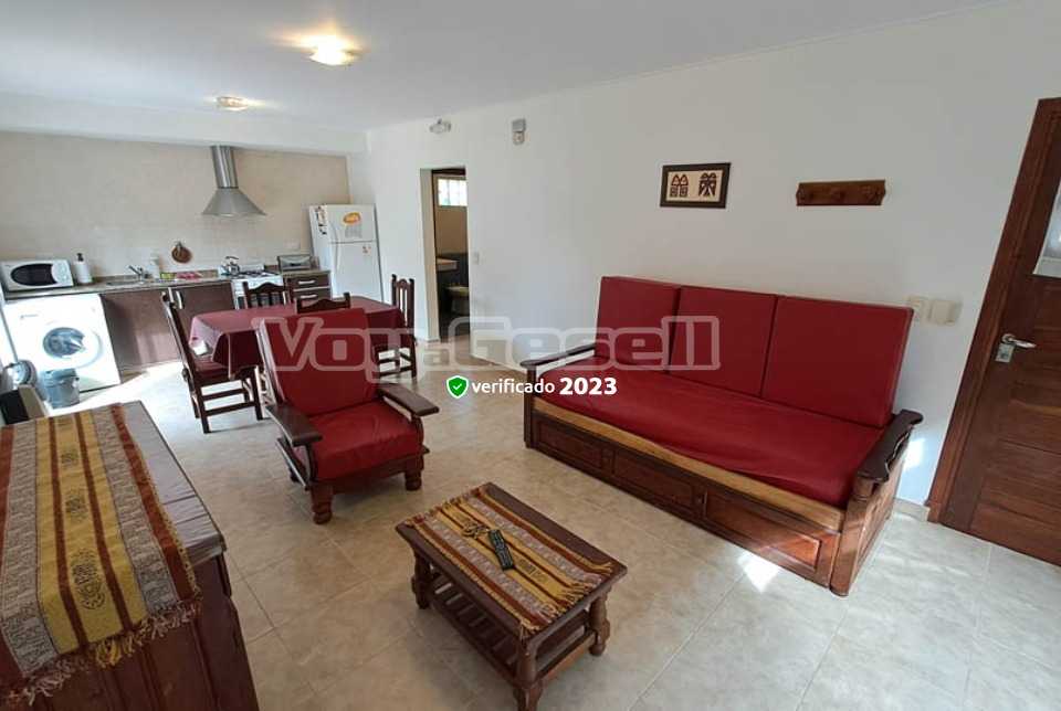 Alquilo Departamento Cuatro Estaciones en Villa Gesell zona Centro Comercial a 650 Mts de la Playa 