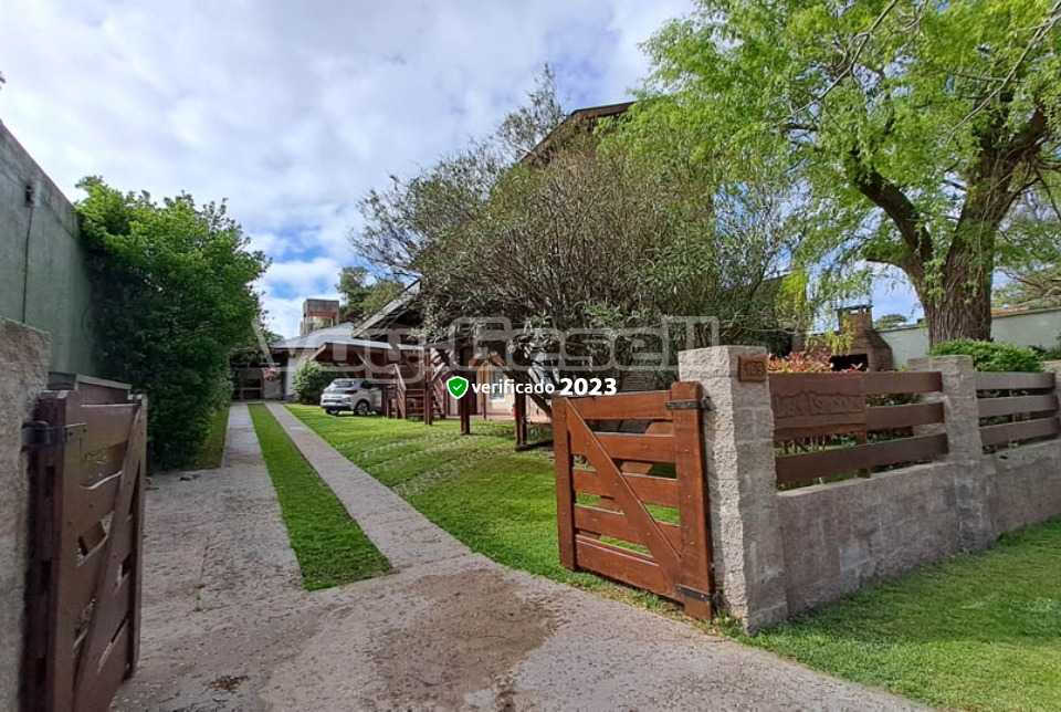 Alquilo Departamento Cuatro Estaciones en Villa Gesell zona Centro Comercial a 650 Mts de la Playa 