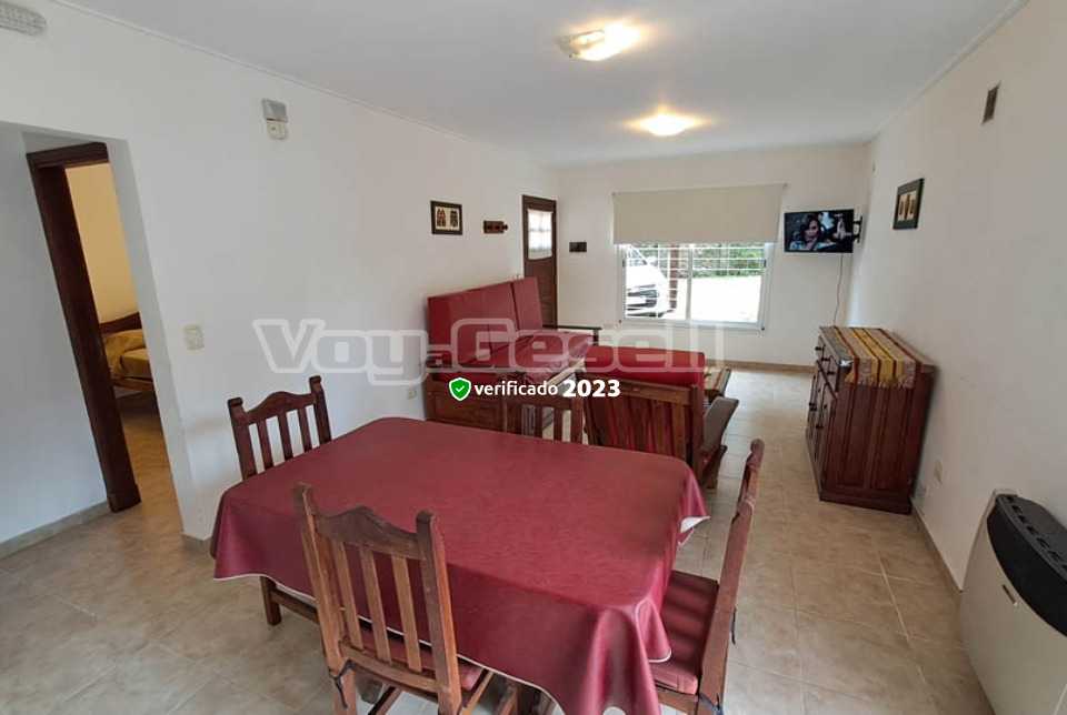 Alquilo Departamento Cuatro Estaciones en Villa Gesell zona Centro Comercial a 650 Mts de la Playa 