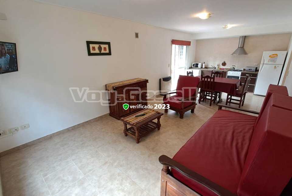 Alquilo Departamento Cuatro Estaciones en Villa Gesell zona Centro Comercial a 650 Mts de la Playa 