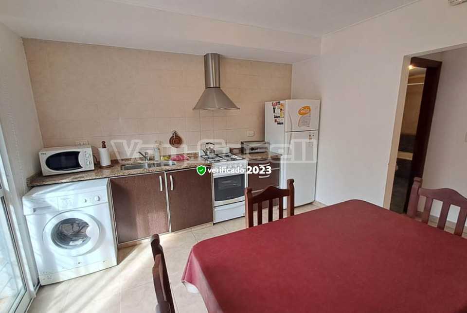 Alquilo Departamento Cuatro Estaciones en Villa Gesell zona Centro Comercial a 650 Mts de la Playa 