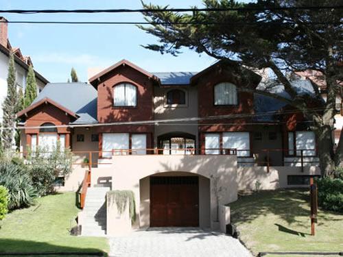 Alquilo Duplex Dos Mares en Villa Gesell zona Centro Comercial a 100 Mts de la Playa