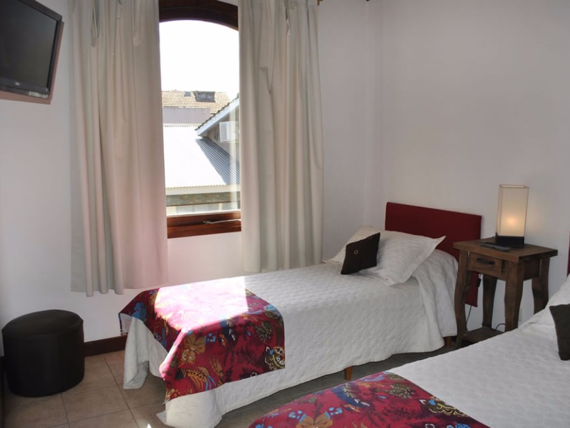 Alquilo Duplex Dos Mares en Villa Gesell zona Centro Comercial a 100 Mts de la Playa 