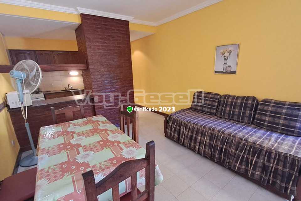 Alquilo Departamento Edificio Aruba en Villa Gesell zona Centro Comercial a 200 Mts de la Playa 