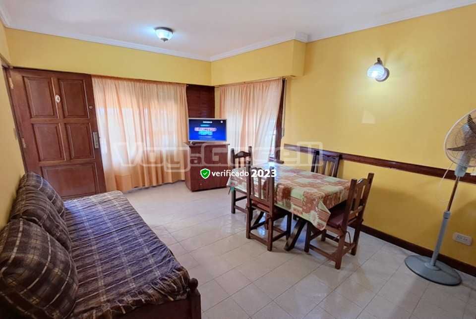 Alquilo Departamento Edificio Aruba en Villa Gesell zona Centro Comercial a 200 Mts de la Playa 