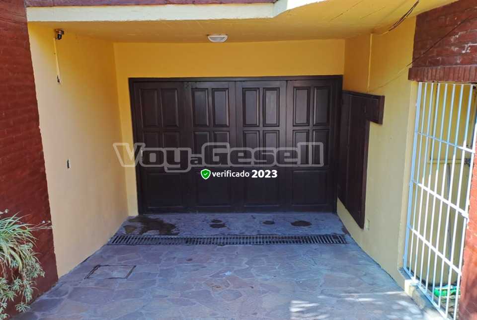 Alquilo Departamento Edificio Aruba en Villa Gesell zona Centro Comercial a 200 Mts de la Playa