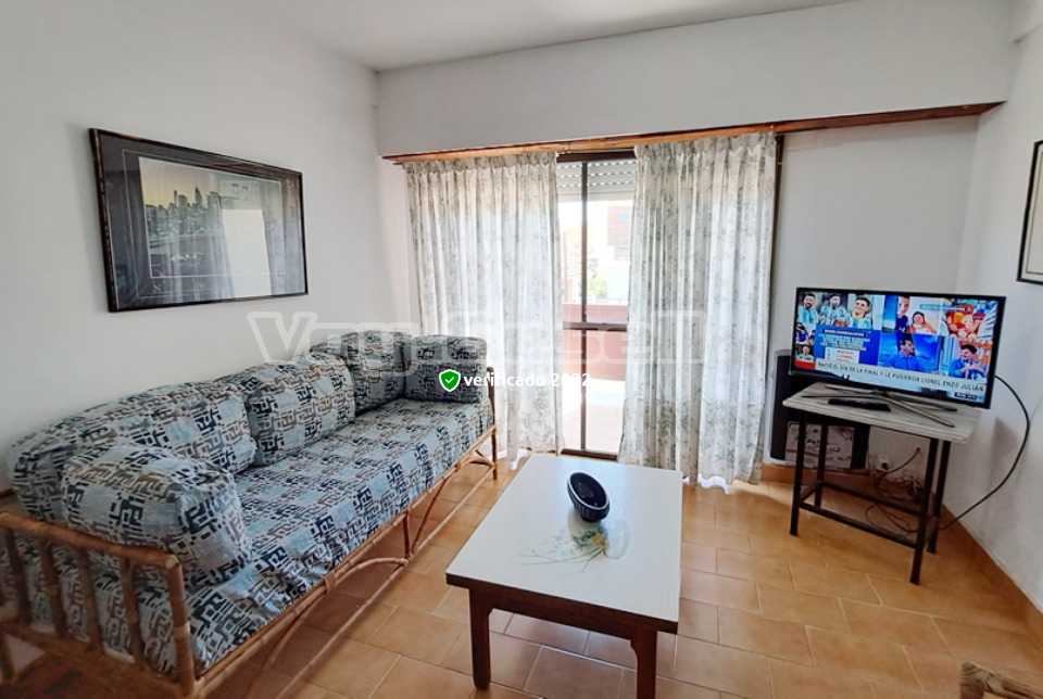 Alquilo Departamento Edificio Della IV en Villa Gesell zona Centro a 100 Mts de la Playa 