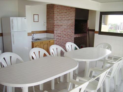 Alquilo Departamento El Chalten 5B en Villa Gesell zona Centro Comercial a 100 Mts de la Playa