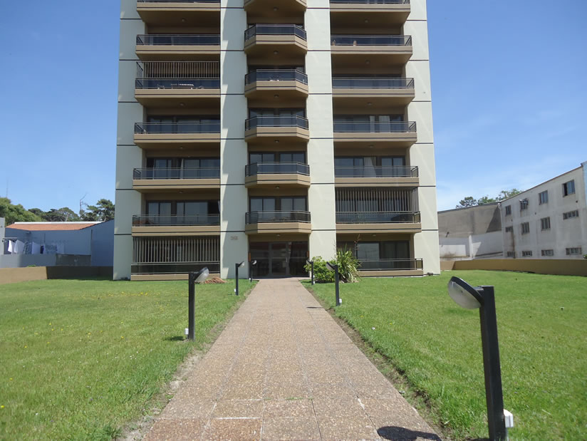 Alquilo Departamento El Chalten 5B en Villa Gesell zona Centro Comercial a 100 Mts de la Playa