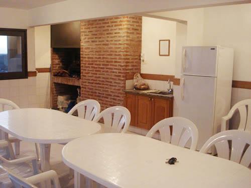 Alquilo Departamento El Chalten 5B en Villa Gesell zona Centro Comercial a 100 Mts de la Playa