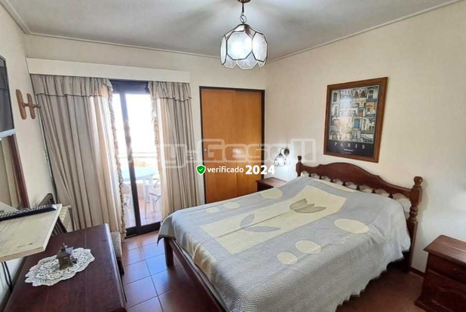 Alquilo Departamento El Chalten 5B en Villa Gesell zona Centro Comercial a 100 Mts de la Playa 