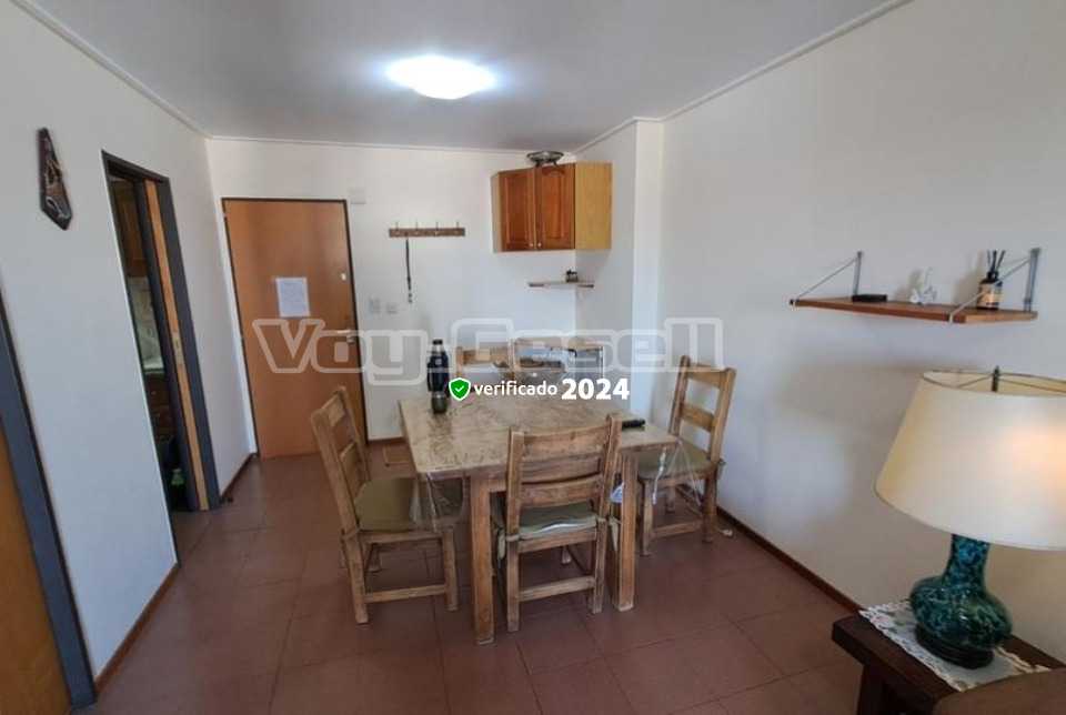 Alquilo Departamento El Chalten 5B en Villa Gesell zona Centro Comercial a 100 Mts de la Playa 