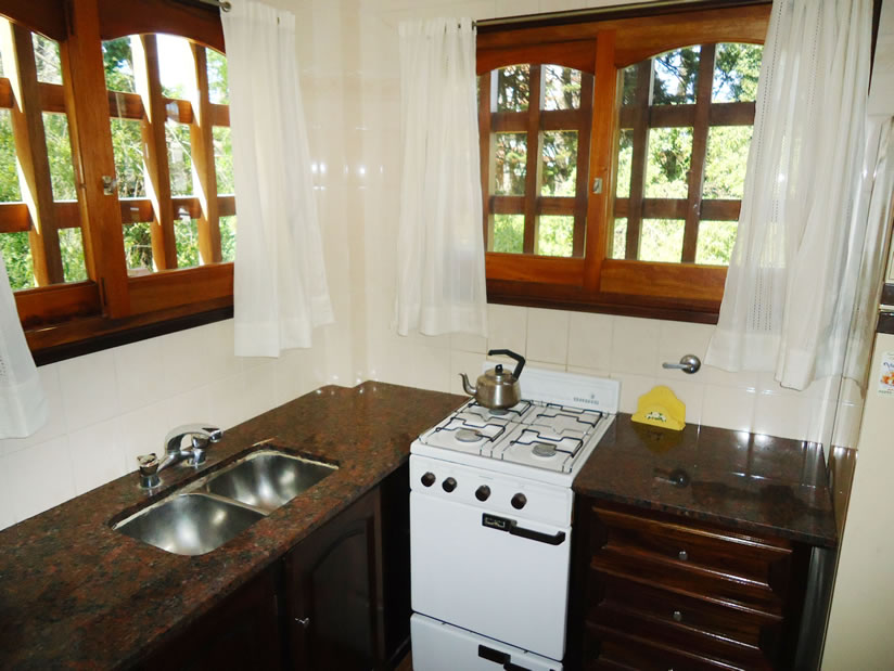 Alquilo Casa Complejo FEDERICO B en Villa Gesell zona Barrio Norte a 300 Mts de la Playa 