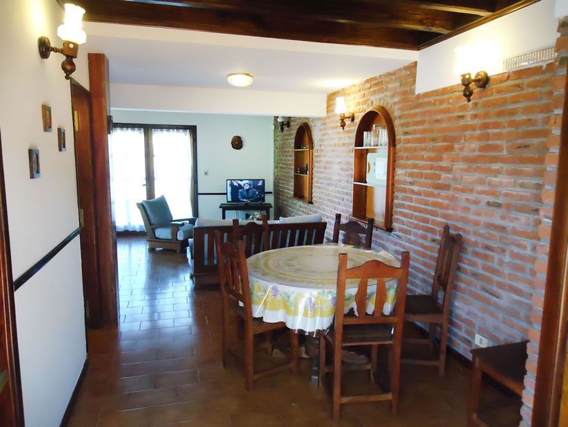 Alquilo Casa Complejo FEDERICO B en Villa Gesell zona Barrio Norte a 300 Mts de la Playa