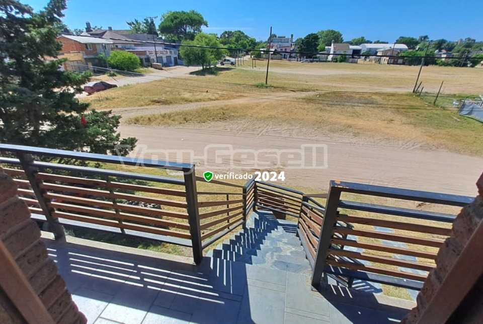 Alquilo Duplex Gracias Papi en Villa Gesell zona Centro a 1400 Mts de la Playa 