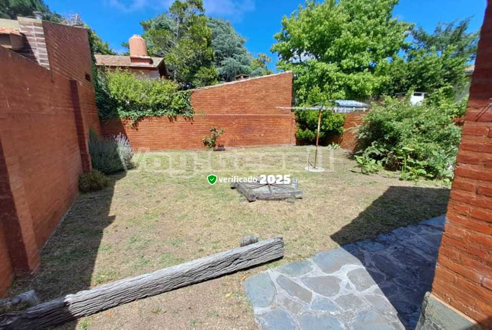 Alquilo Chalet Les Coquelicots en Villa Gesell zona Barrio Norte a 500 Mts de la Playa