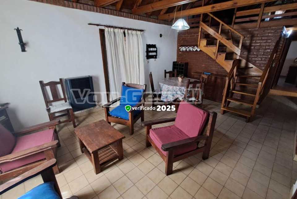 Alquilo Chalet Les Coquelicots en Villa Gesell zona Barrio Norte a 500 Mts de la Playa 