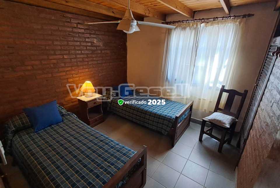 Alquilo Chalet Les Coquelicots en Villa Gesell zona Barrio Norte a 500 Mts de la Playa