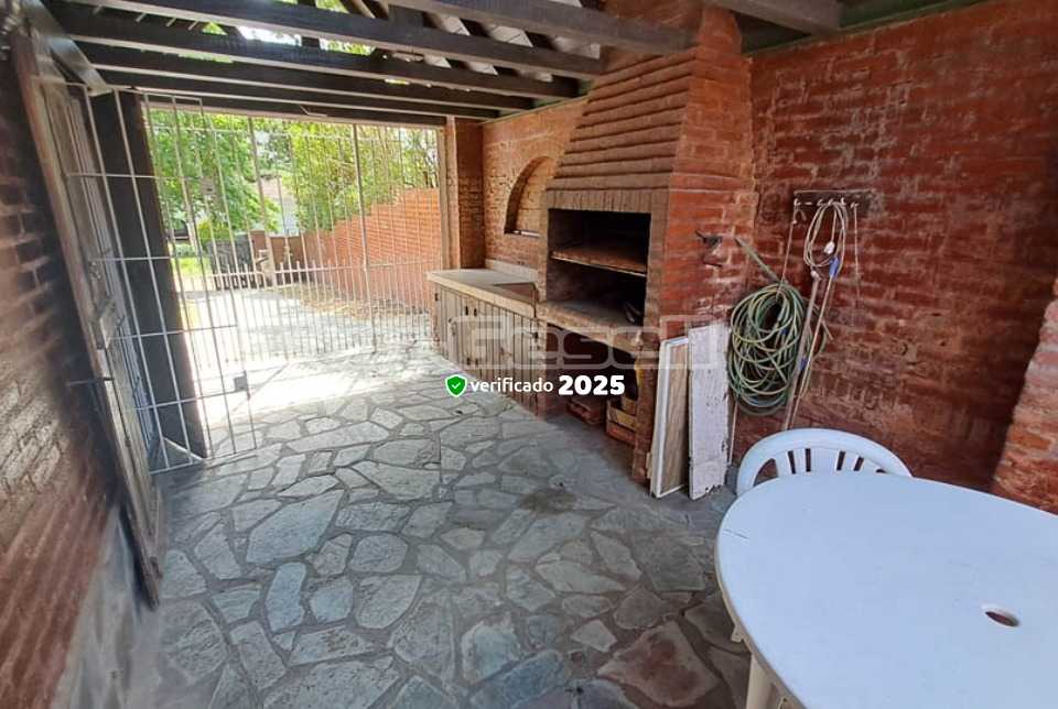 Alquilo Chalet Les Coquelicots en Villa Gesell zona Barrio Norte a 500 Mts de la Playa