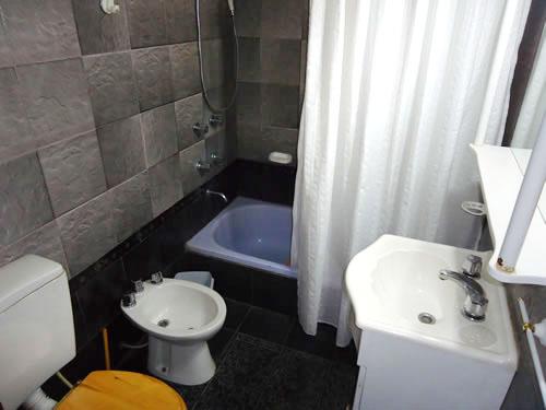 Alquilo Casa Los Alamos en Villa Gesell zona Sur a 500 Mts de la Playa 