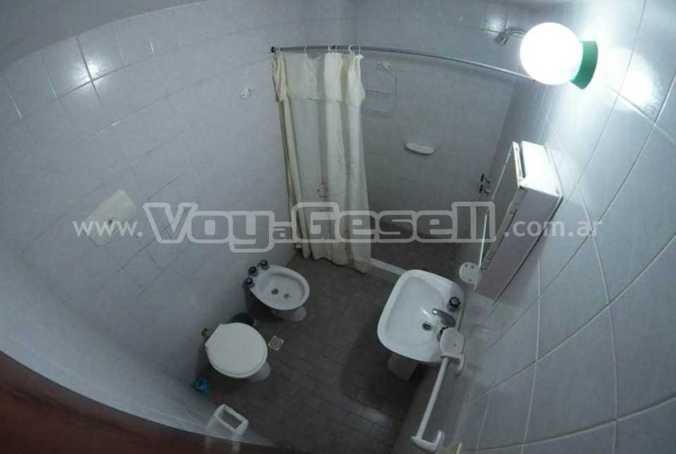 Alquilo Departamento Marejada en Villa Gesell zona Centro Comercial a 150 Mts de la Playa