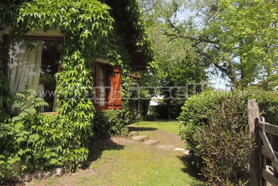 Alquilo Chalet Novoa en Villa Gesell zona Centro a 400 Mts de la Playa