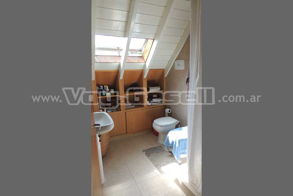 Alquilo Chalet Novoa en Villa Gesell zona Centro a 400 Mts de la Playa