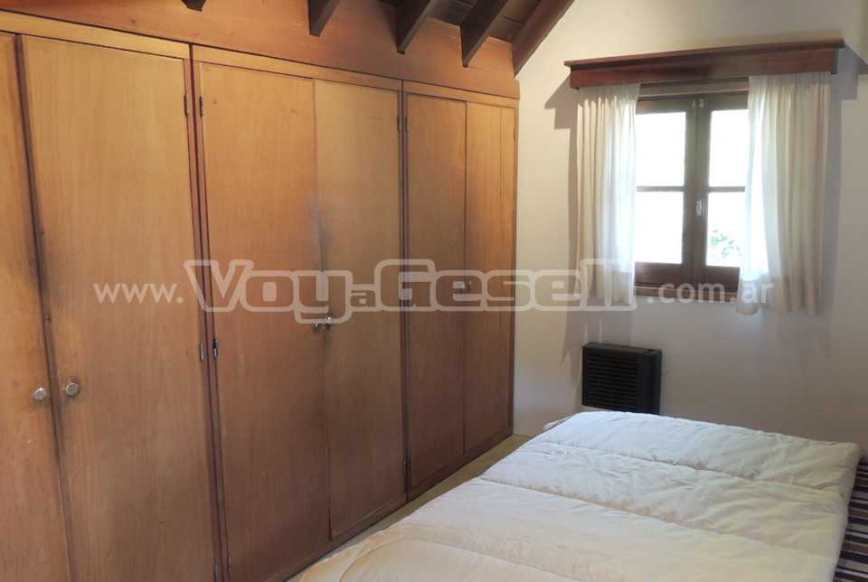 Alquilo Chalet Novoa en Villa Gesell zona Centro a 400 Mts de la Playa