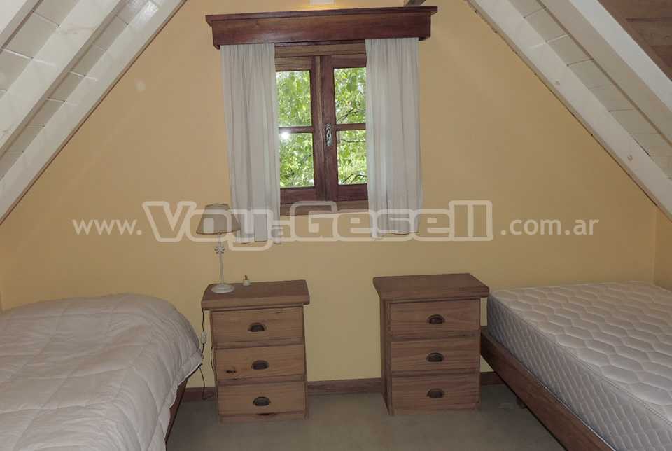 Alquilo Chalet Novoa en Villa Gesell zona Centro a 400 Mts de la Playa