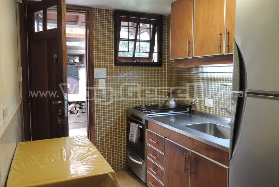 Alquilo Chalet Novoa en Villa Gesell zona Centro a 400 Mts de la Playa