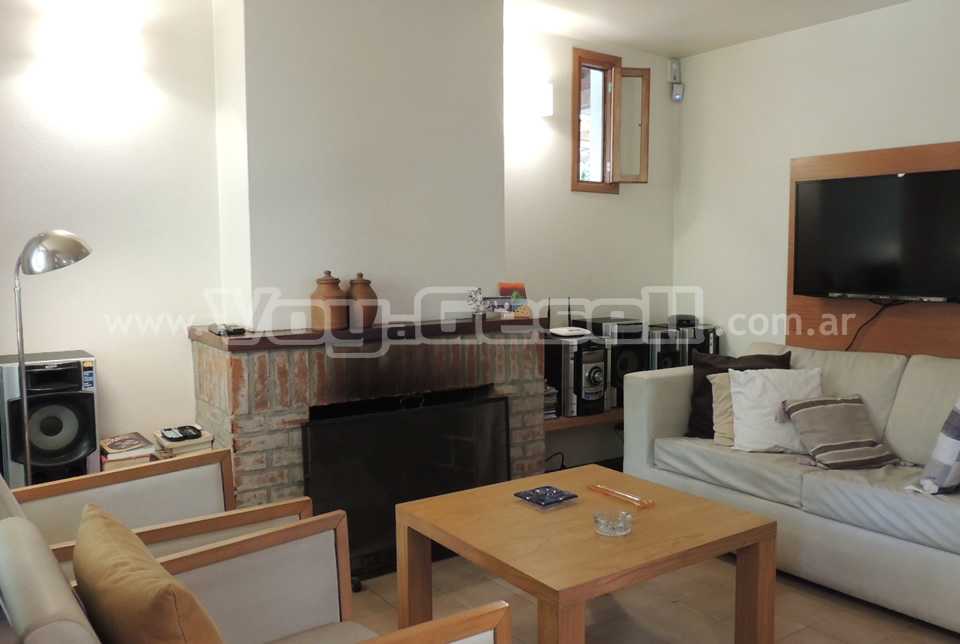 Alquilo Chalet Novoa en Villa Gesell zona Centro a 400 Mts de la Playa 