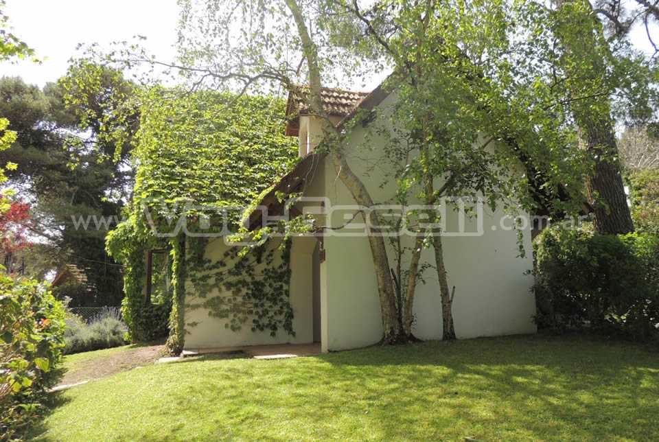 Alquilo Chalet Novoa en Villa Gesell zona Centro a 400 Mts de la Playa