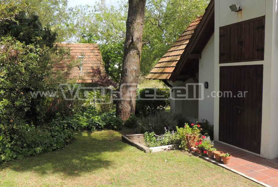 Alquilo Chalet Novoa en Villa Gesell zona Centro a 400 Mts de la Playa