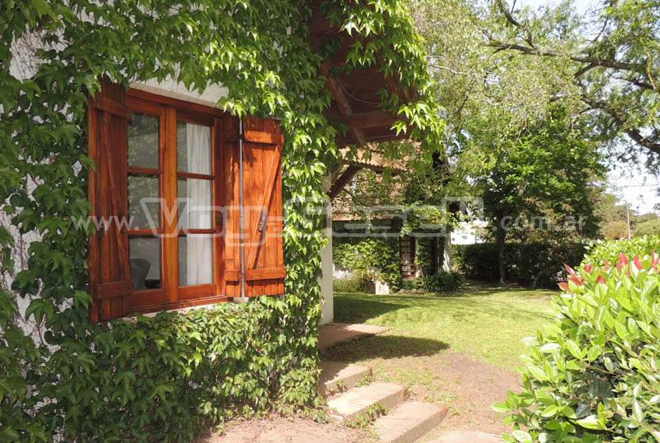 Alquilo Chalet Novoa en Villa Gesell zona Centro a 400 Mts de la Playa 