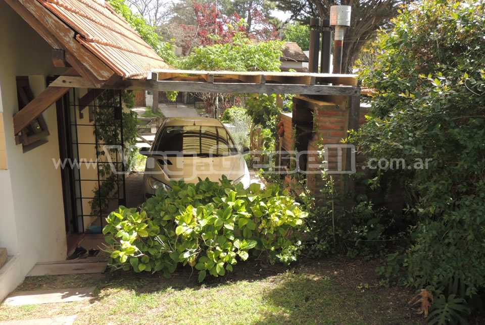 Alquilo Chalet Novoa en Villa Gesell zona Centro a 400 Mts de la Playa