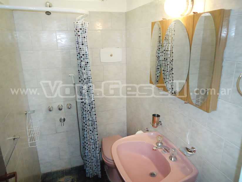 Alquilo Departamento Las Calas en Villa Gesell zona Centro Comercial a 300 Mts de la Playa 