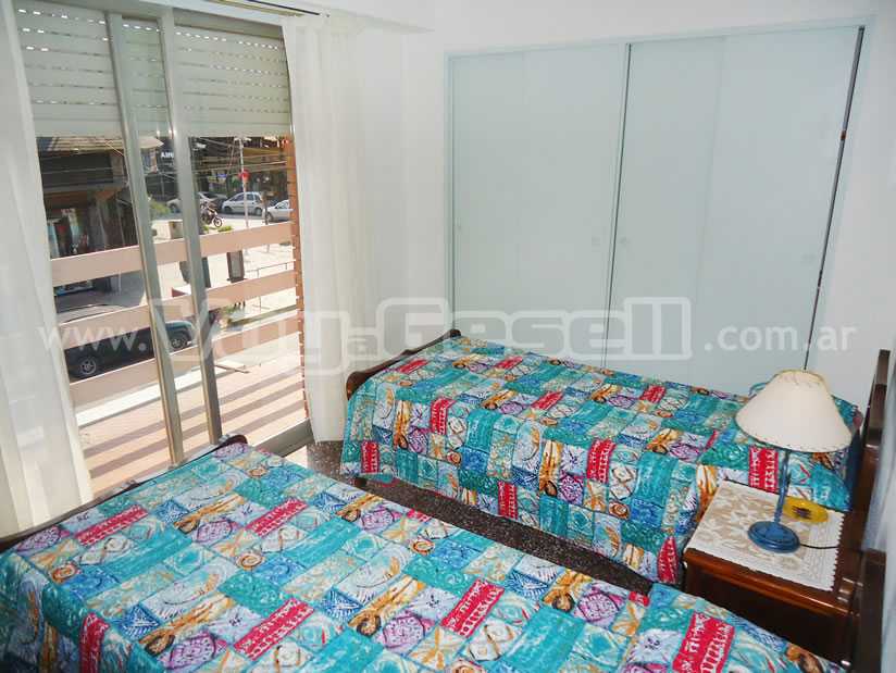 Alquilo Departamento Las Calas en Villa Gesell zona Centro Comercial a 300 Mts de la Playa