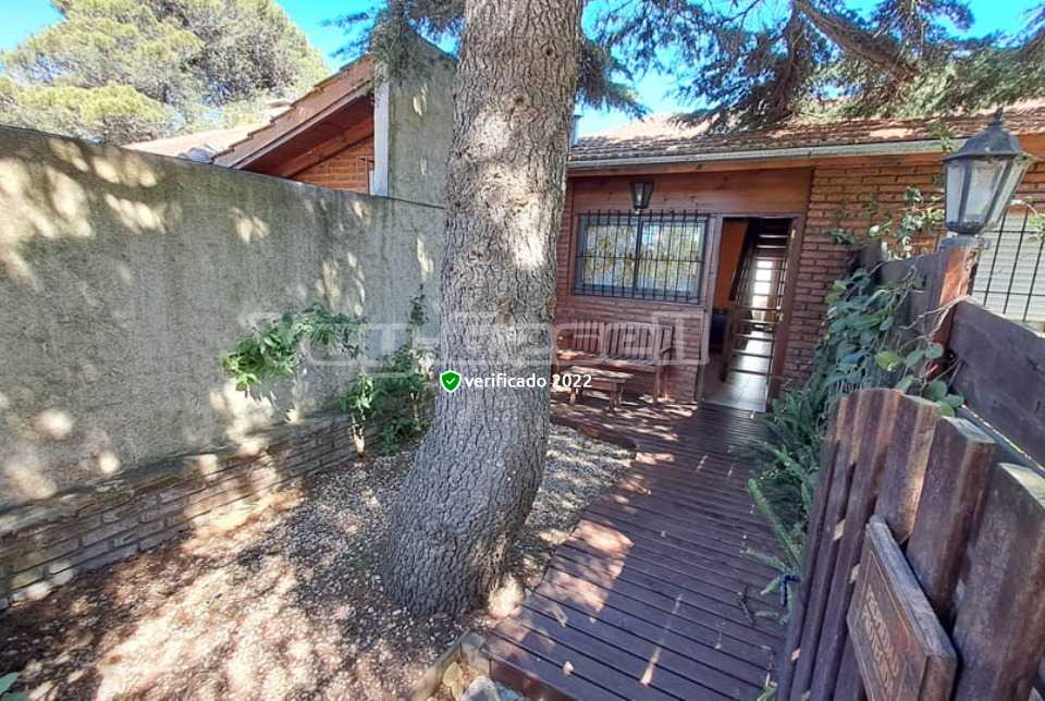Alquilo Casa Sofican en Villa Gesell zona Barrio Norte a 1100 Mts de la Playa Frente desde Porton