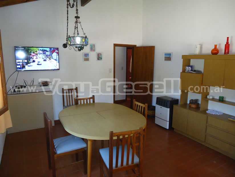 Alquilo Chalet Suvian en Villa Gesell zona Barrio Norte a 200 Mts de la Playa 