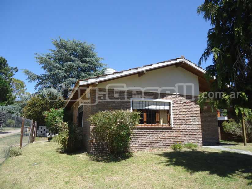 Alquilo Chalet Suvian en Villa Gesell zona Barrio Norte a 200 Mts de la Playa 