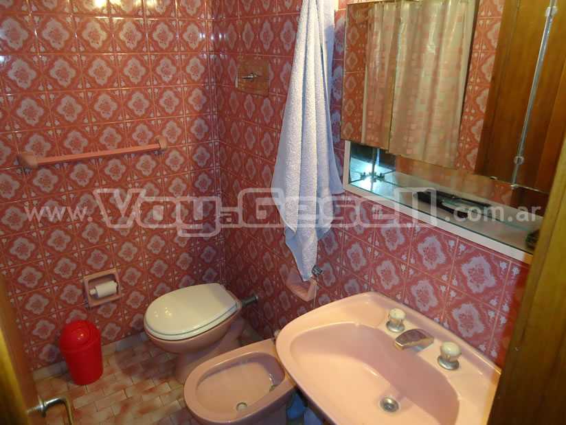 Alquilo Chalet Suvian en Villa Gesell zona Barrio Norte a 200 Mts de la Playa